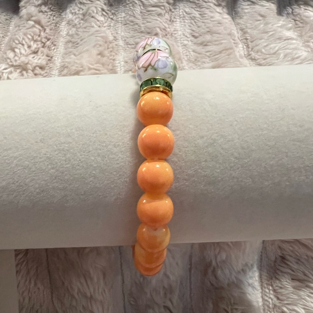 Peach Glass Beaded Bracelet with Floral Accent Beads and Green Crystals NWOT - Picture 3 of 6
